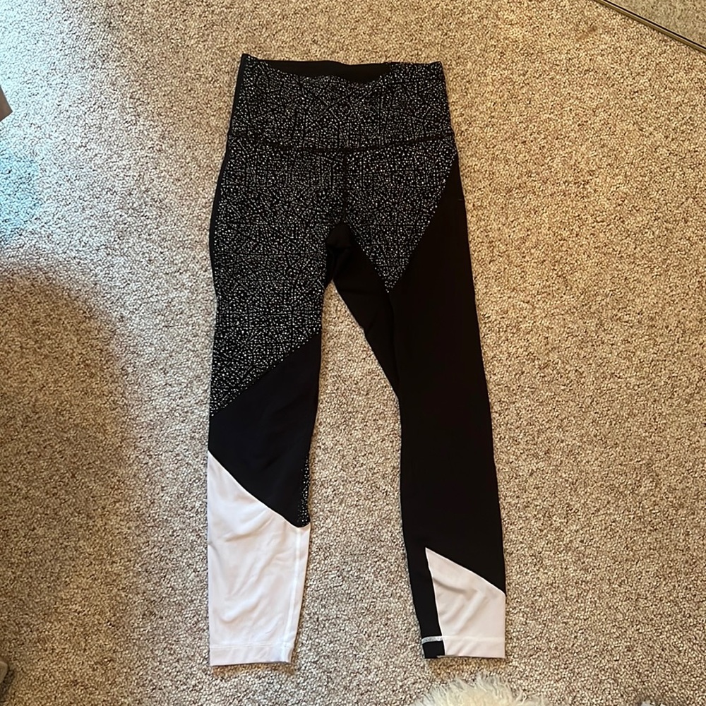 Lululemon leggings black and white